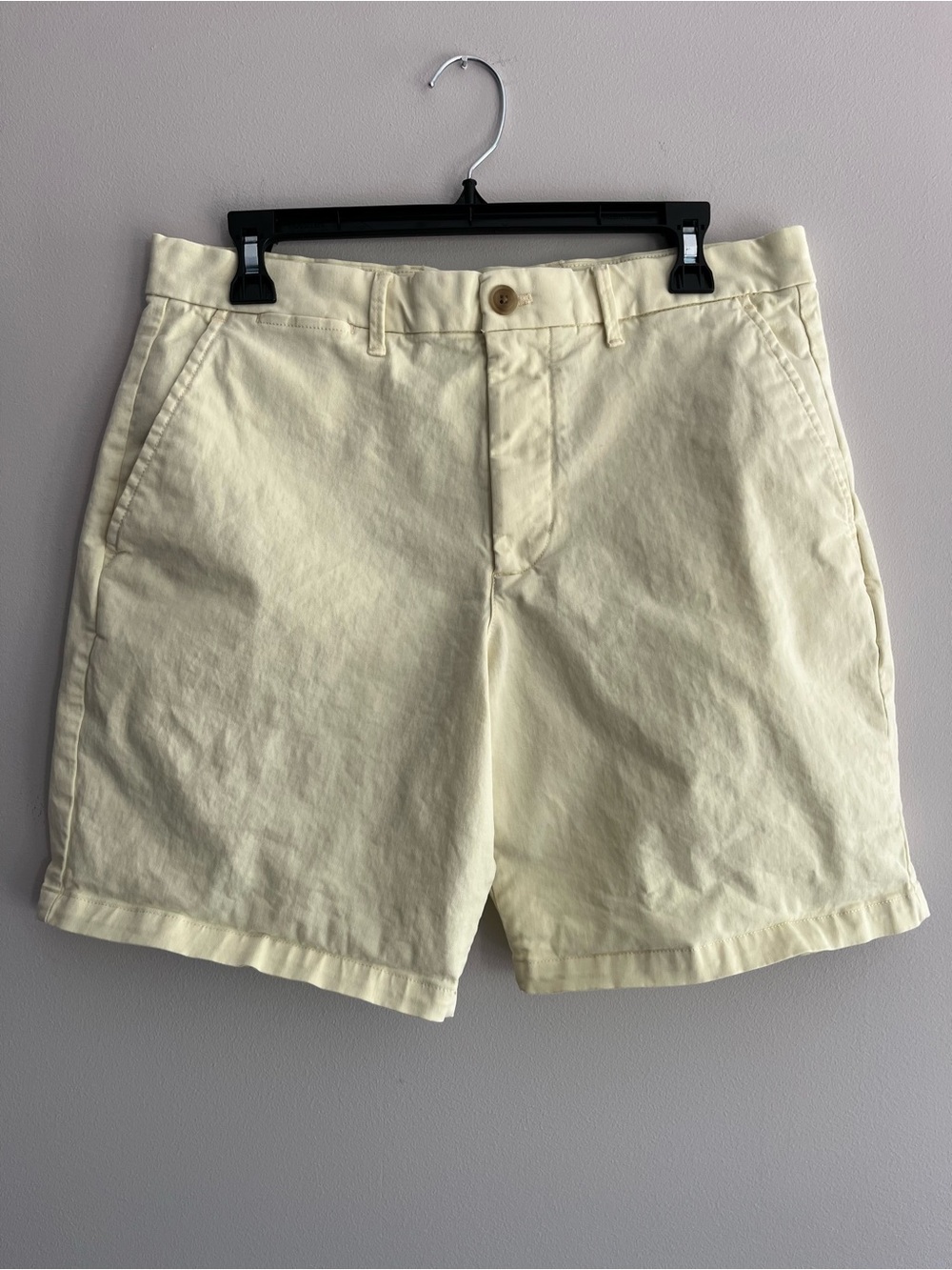 GAP Vintage Sunbeam Yellow 8" Shorts size 31
